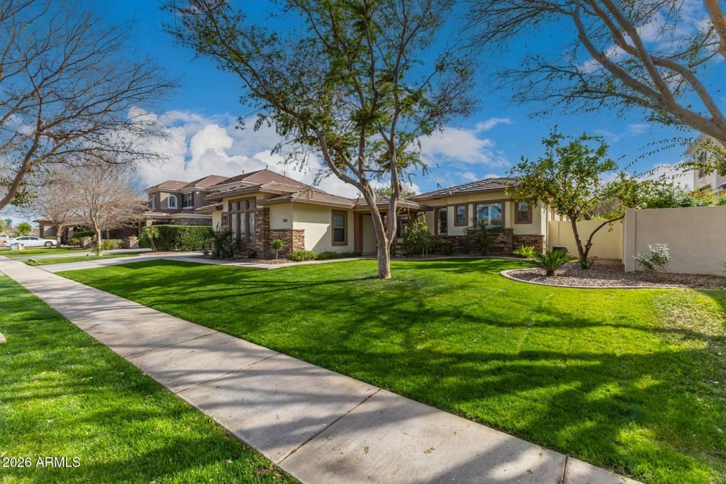 Photo of 3093 E Comstock Drive, Gilbert, AZ 85296 (MLS # 6988929)