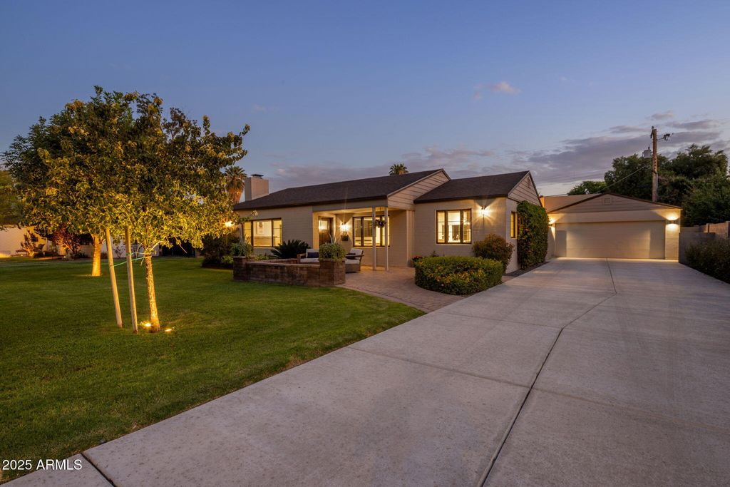 Photo of 219 E Oregon Avenue, Phoenix, AZ 85012 (MLS # 6936885)