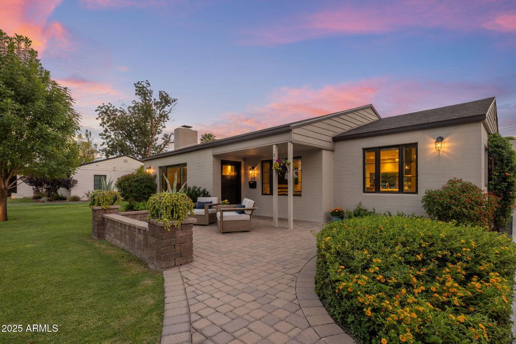 Photo of 219 E Oregon Avenue, Phoenix, AZ 85012 (MLS # 6936885)