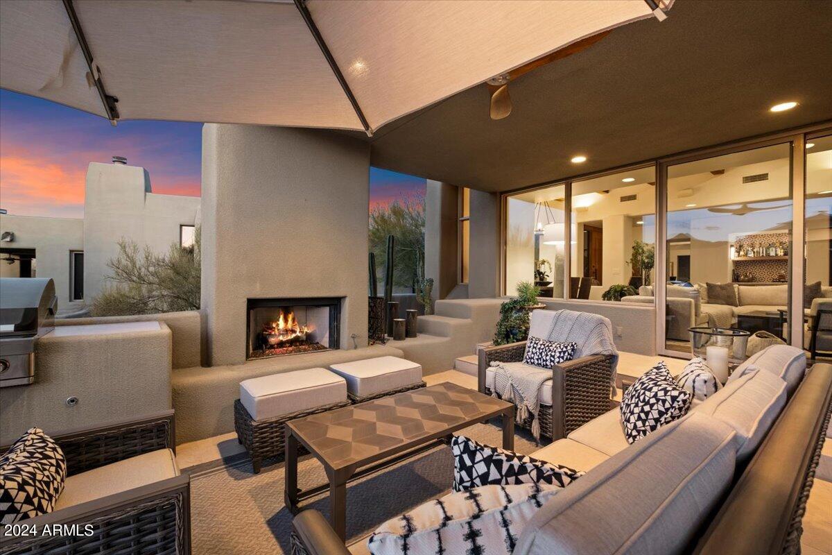 10015 E Graythorn Drive