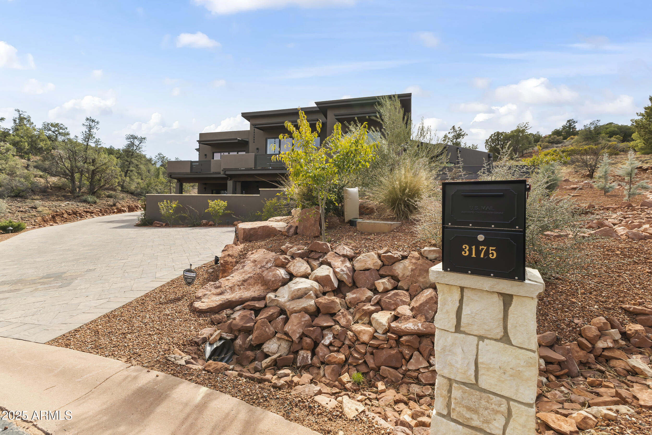 3175 Calle Del Arroyo --