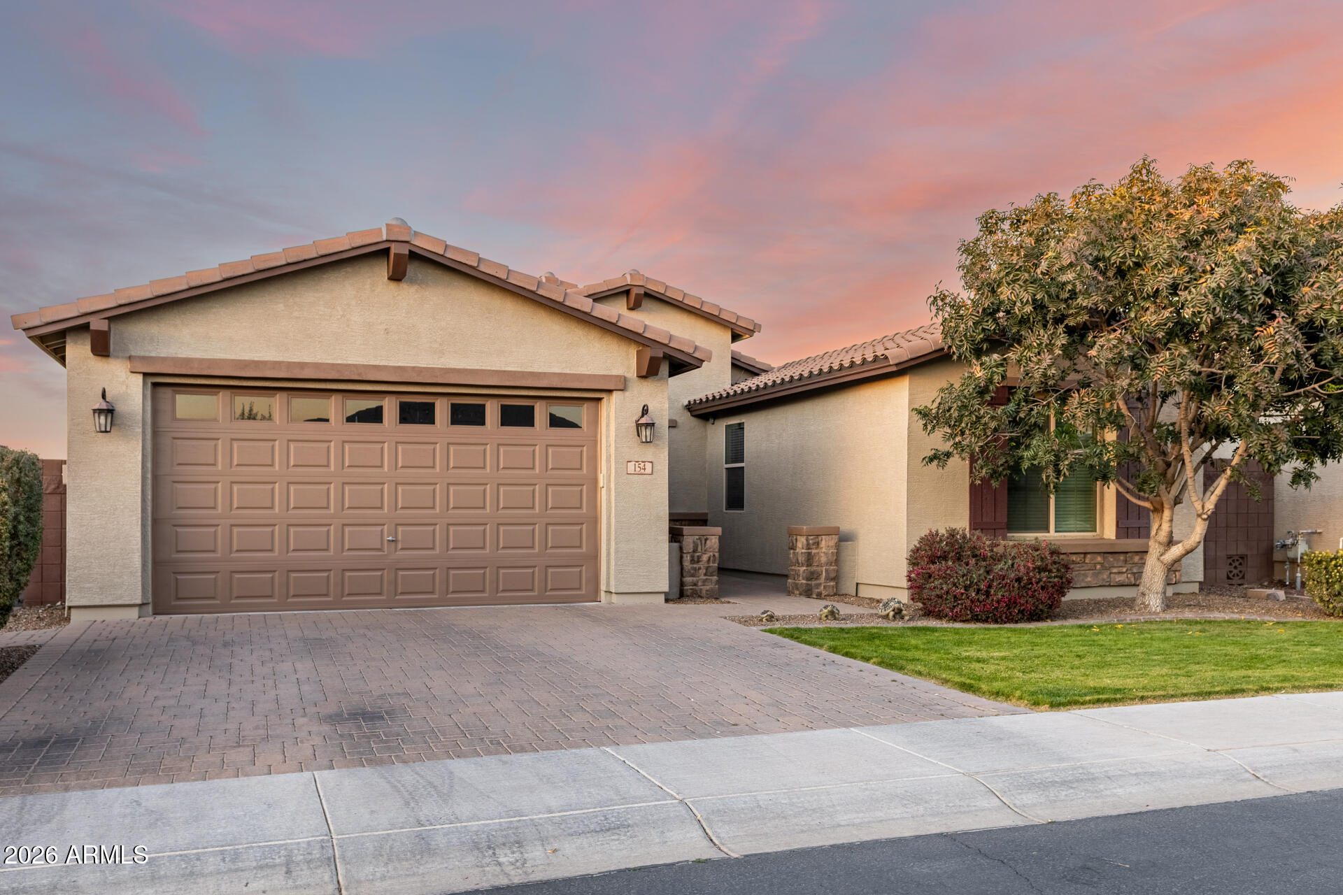 154 W HACKBERRY Avenue