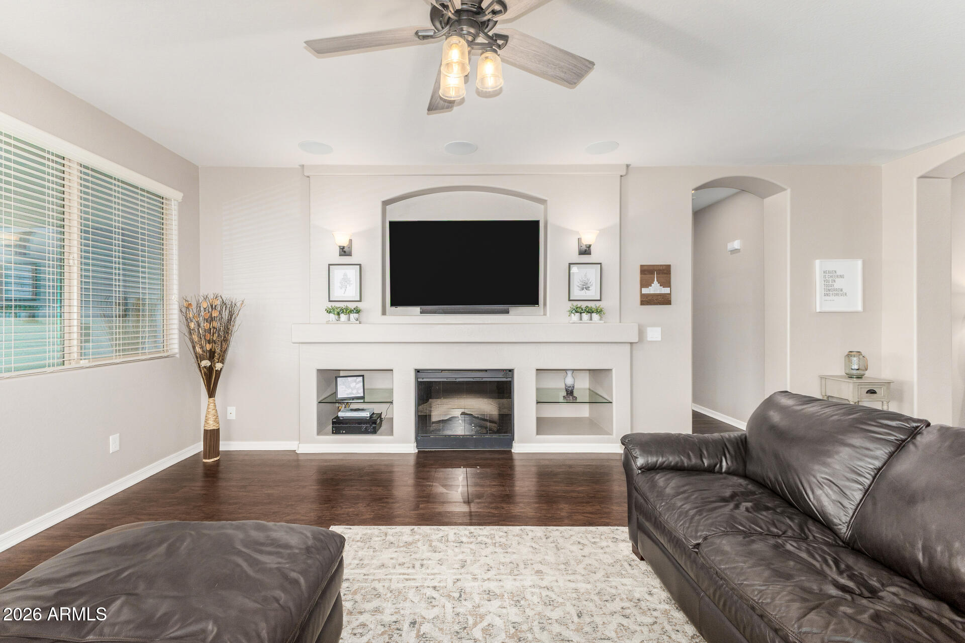 154 W HACKBERRY Avenue