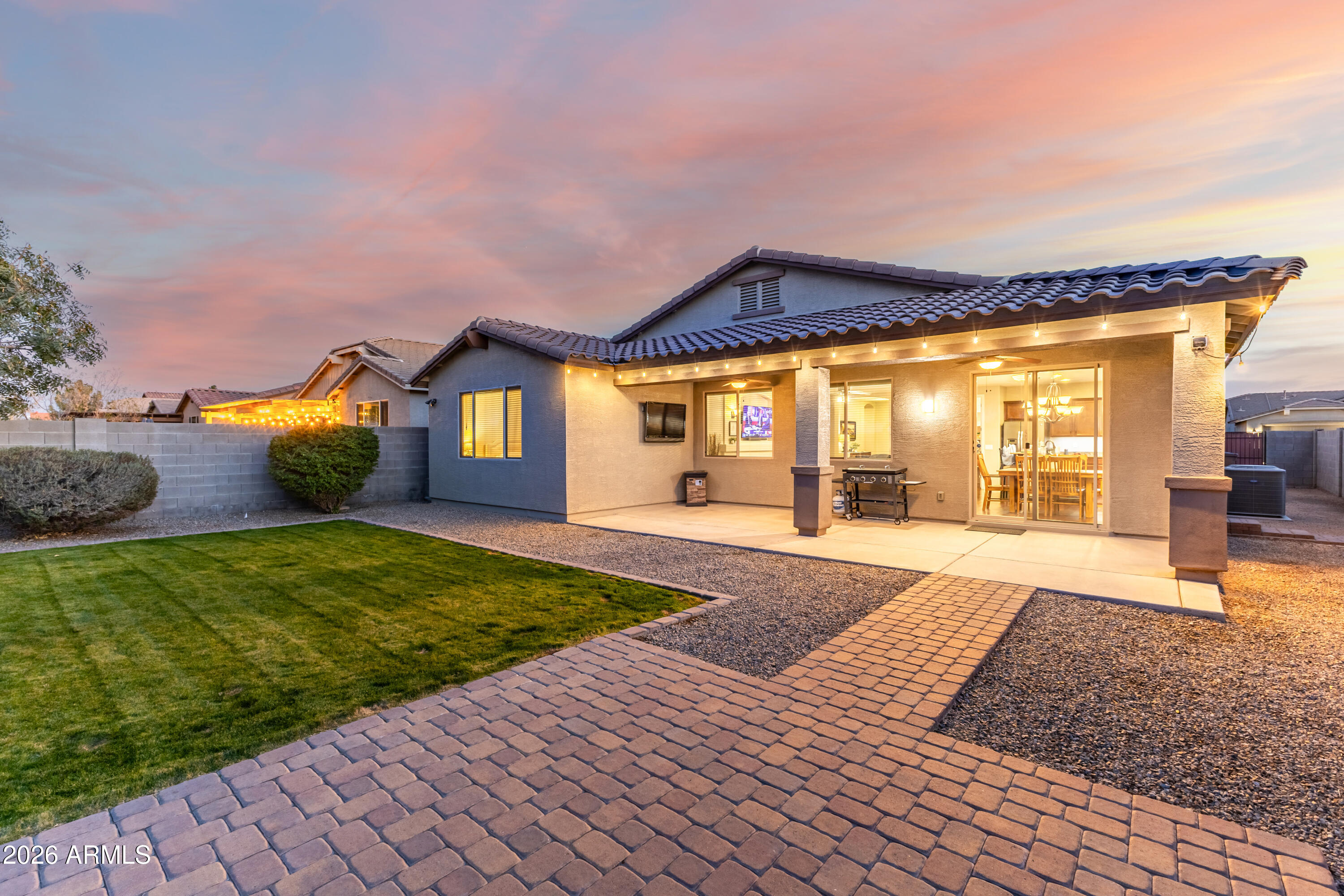 154 W HACKBERRY Avenue