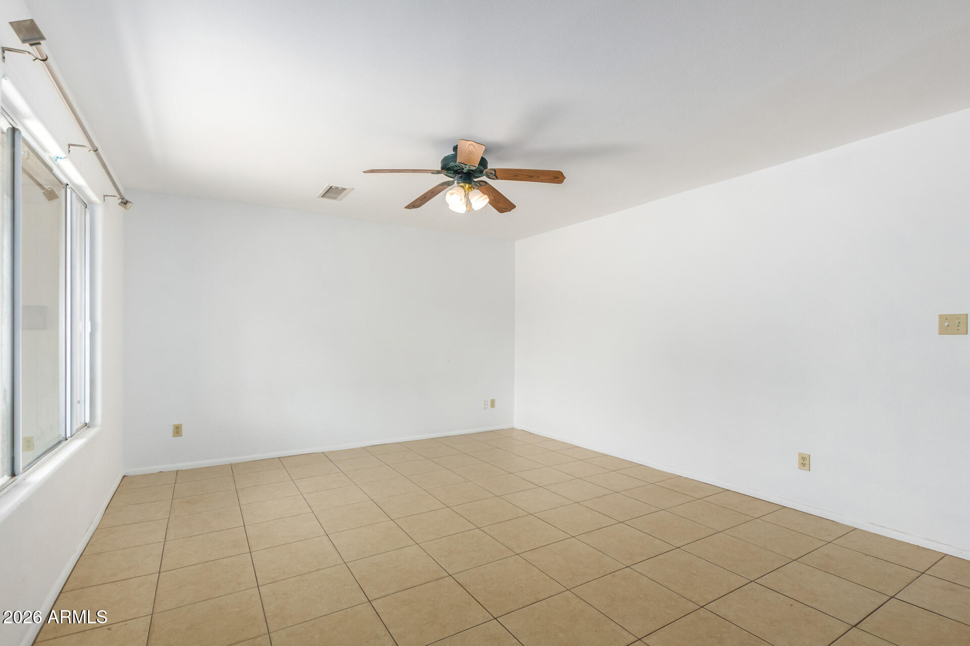 2118 E Carson Drive