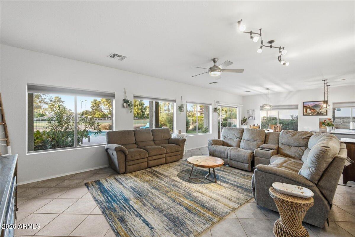 120 W SOUTHERN HILLS Road