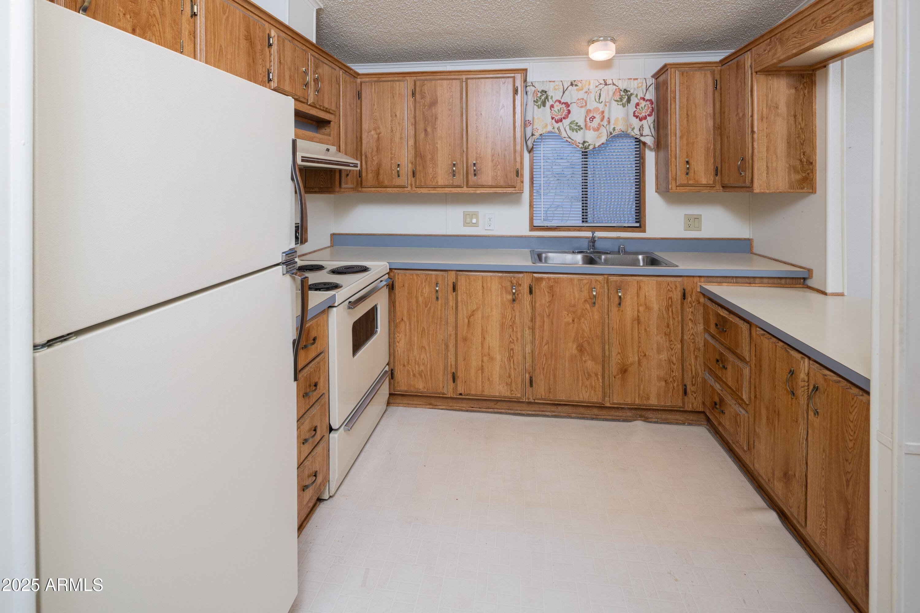 1863 E TORREY PINES Lane