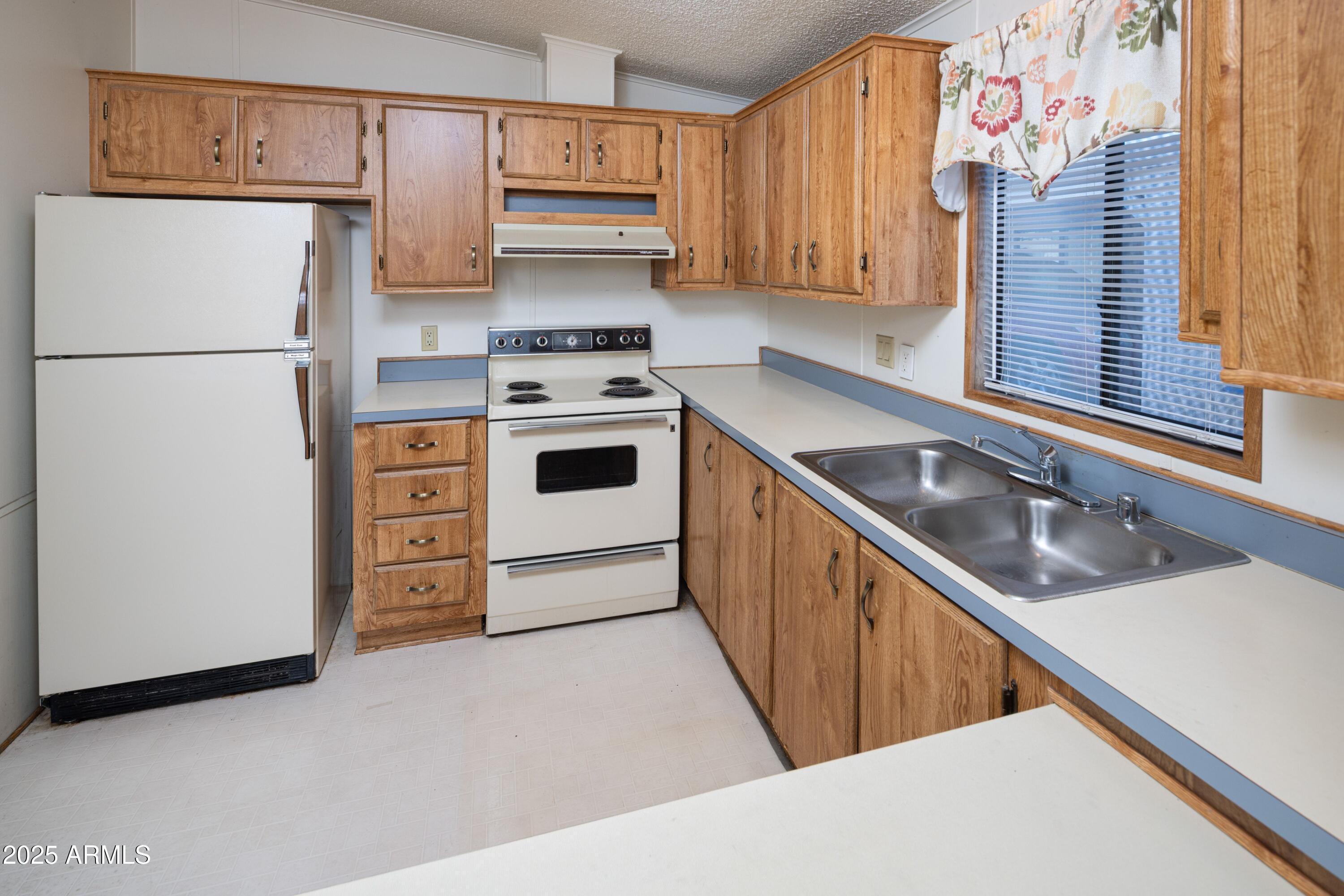 1863 E TORREY PINES Lane