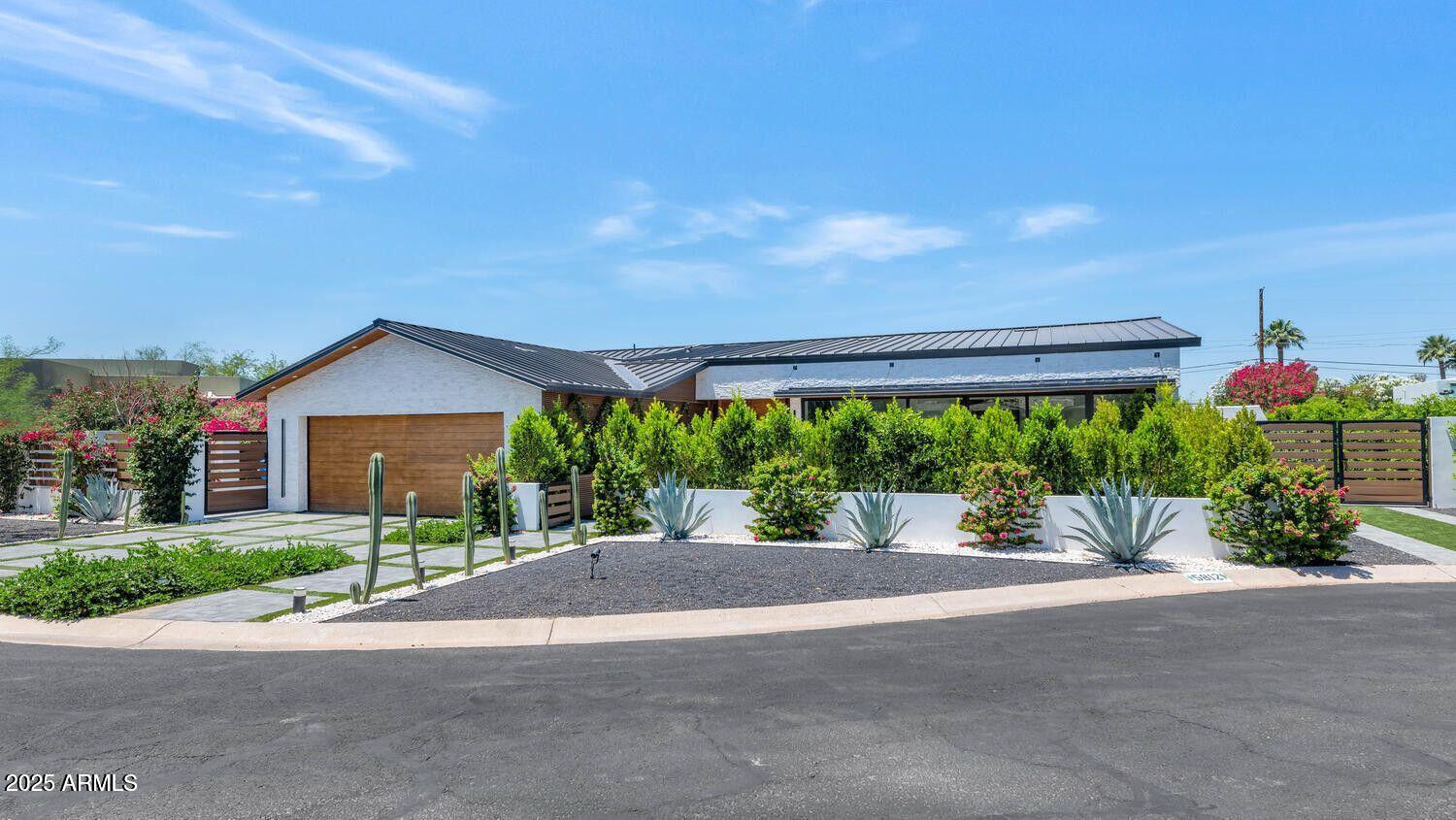 5812 N 44TH Place