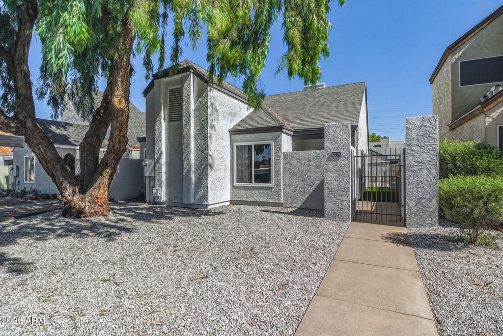 Photo of 2206 W Beaubien Drive, Phoenix, AZ 85027 (MLS # 7031801)