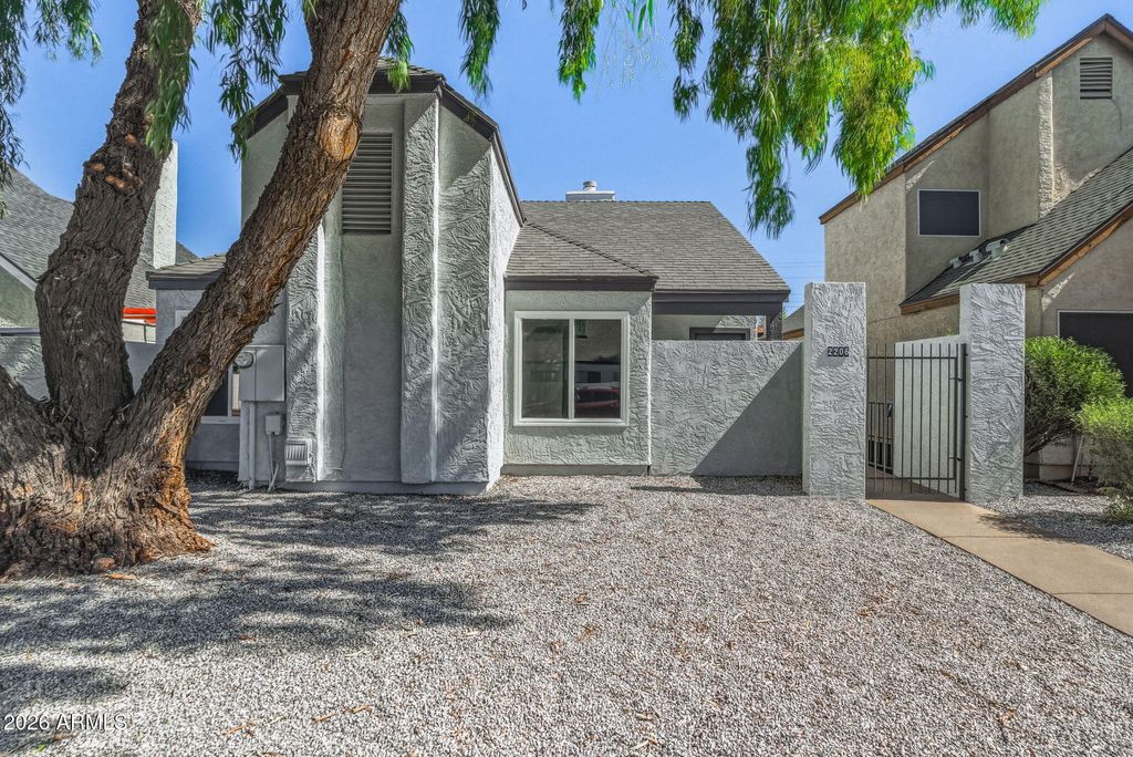 Photo of 2206 W Beaubien Drive, Phoenix, AZ 85027 (MLS # 7031801)