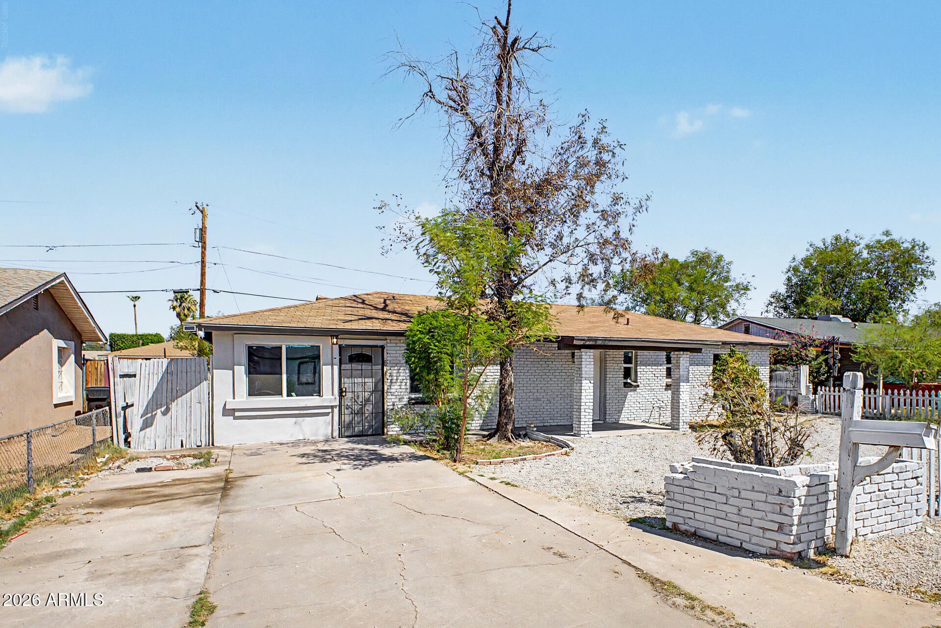 3406 W GLENROSA Avenue