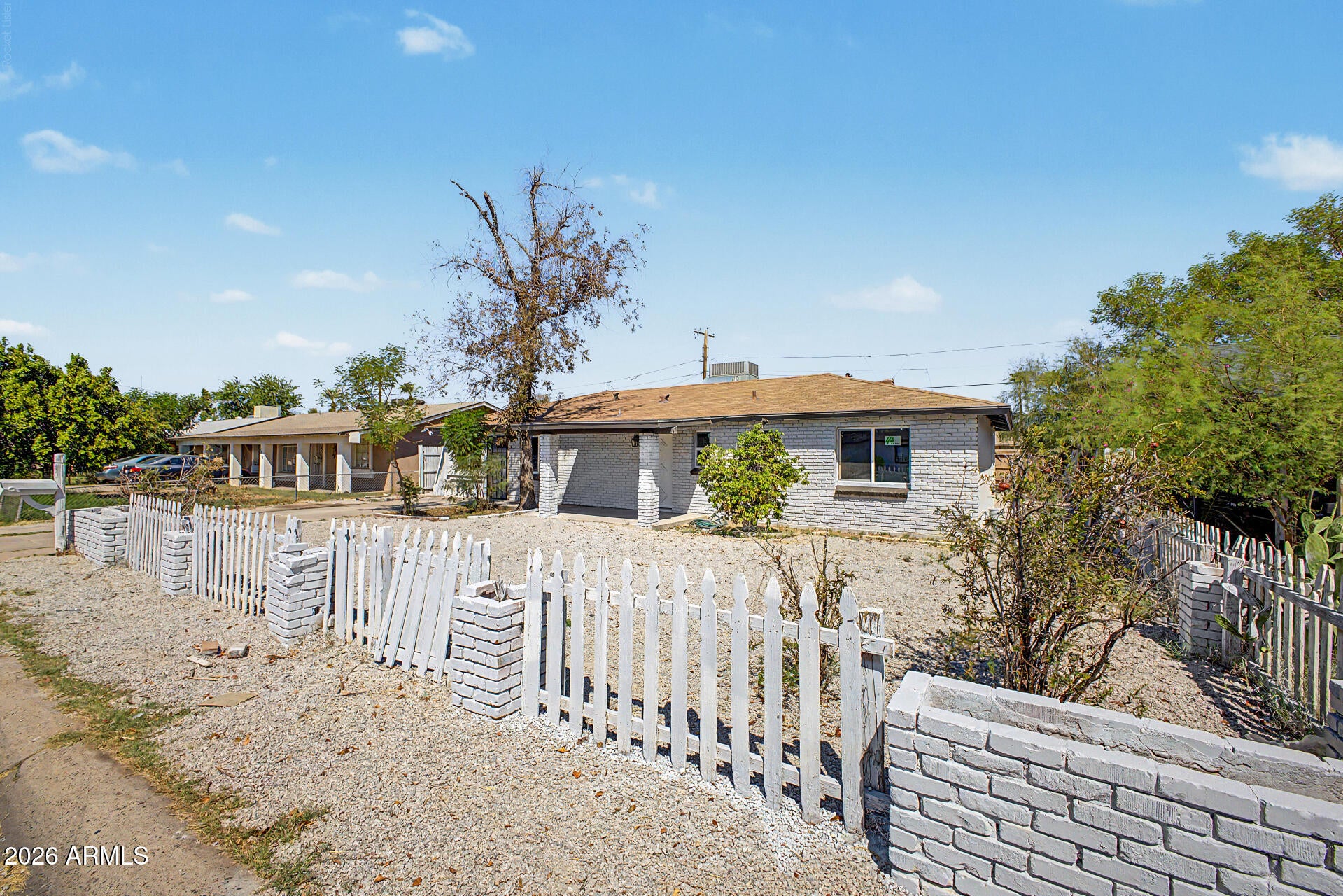 3406 W GLENROSA Avenue
