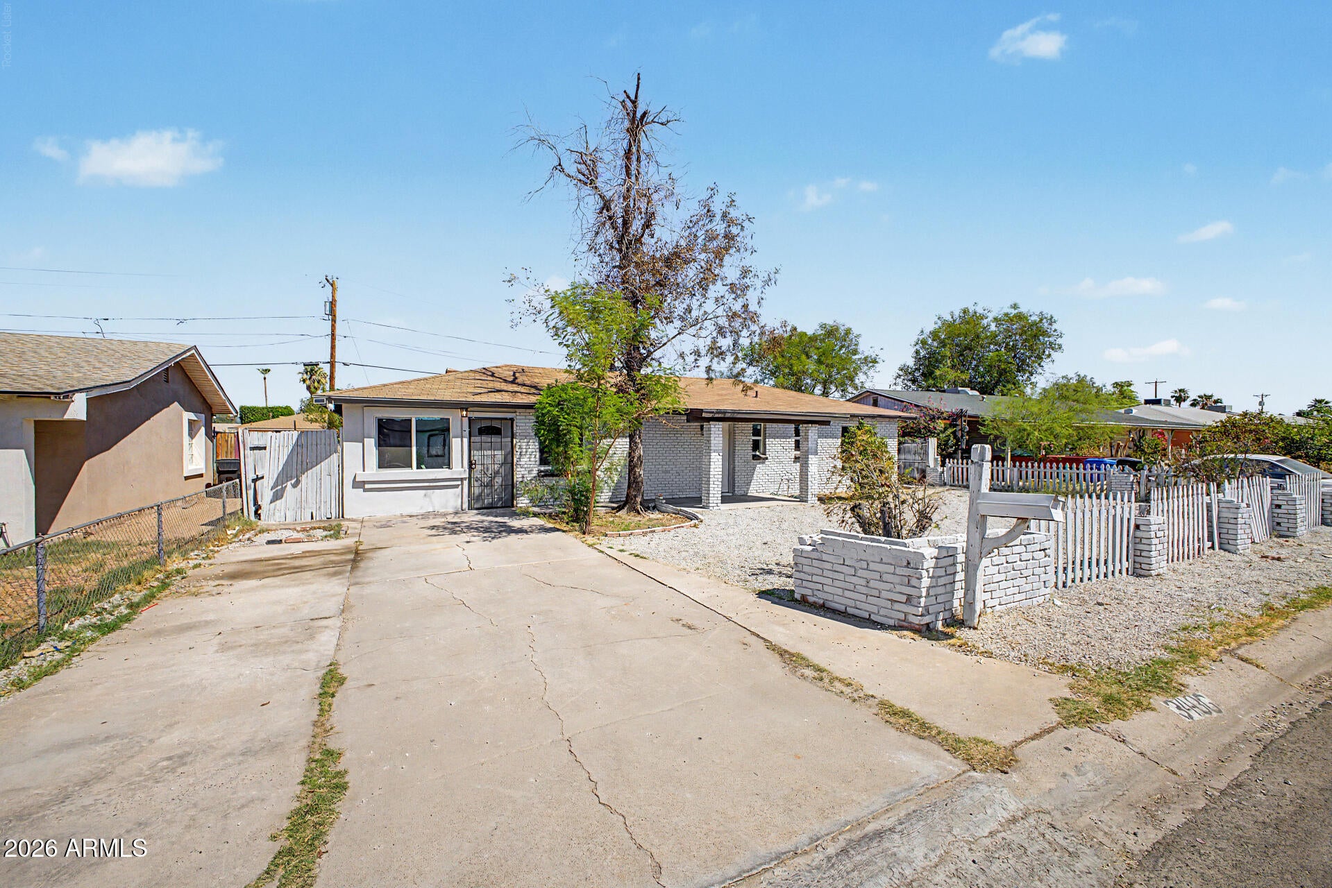 3406 W GLENROSA Avenue