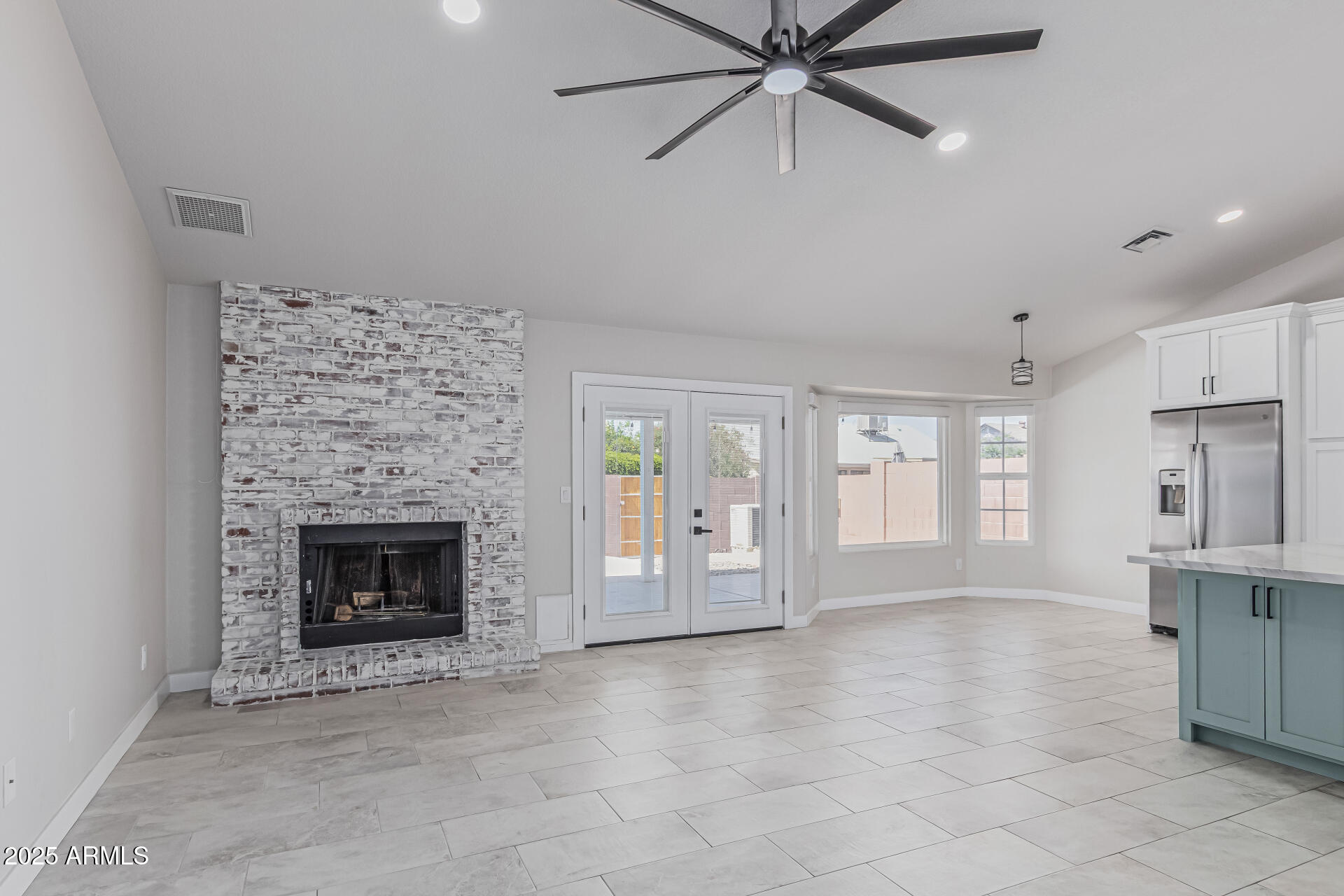 676 W Shawnee Drive