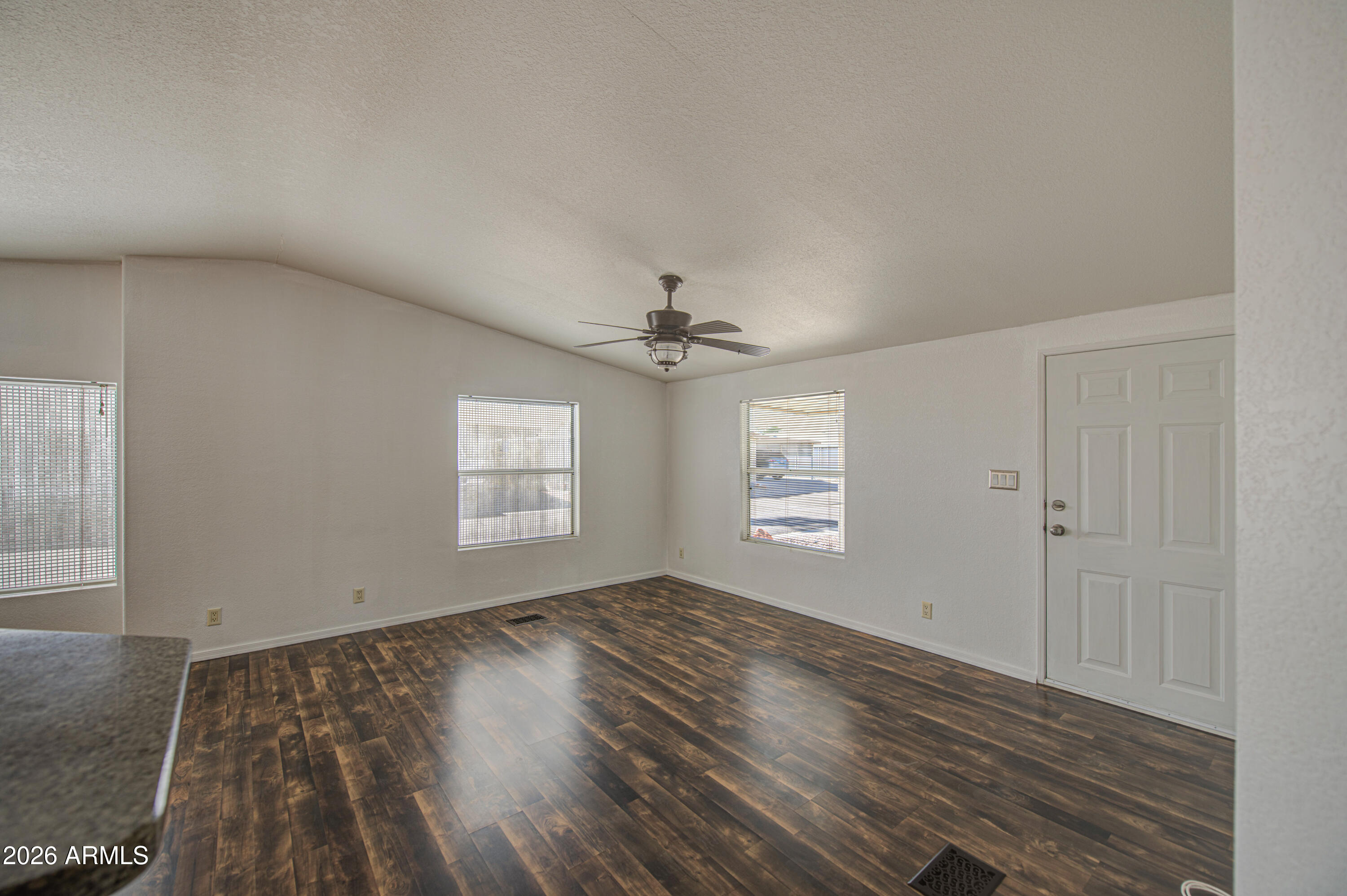 2208 W BASELINE Avenue 76