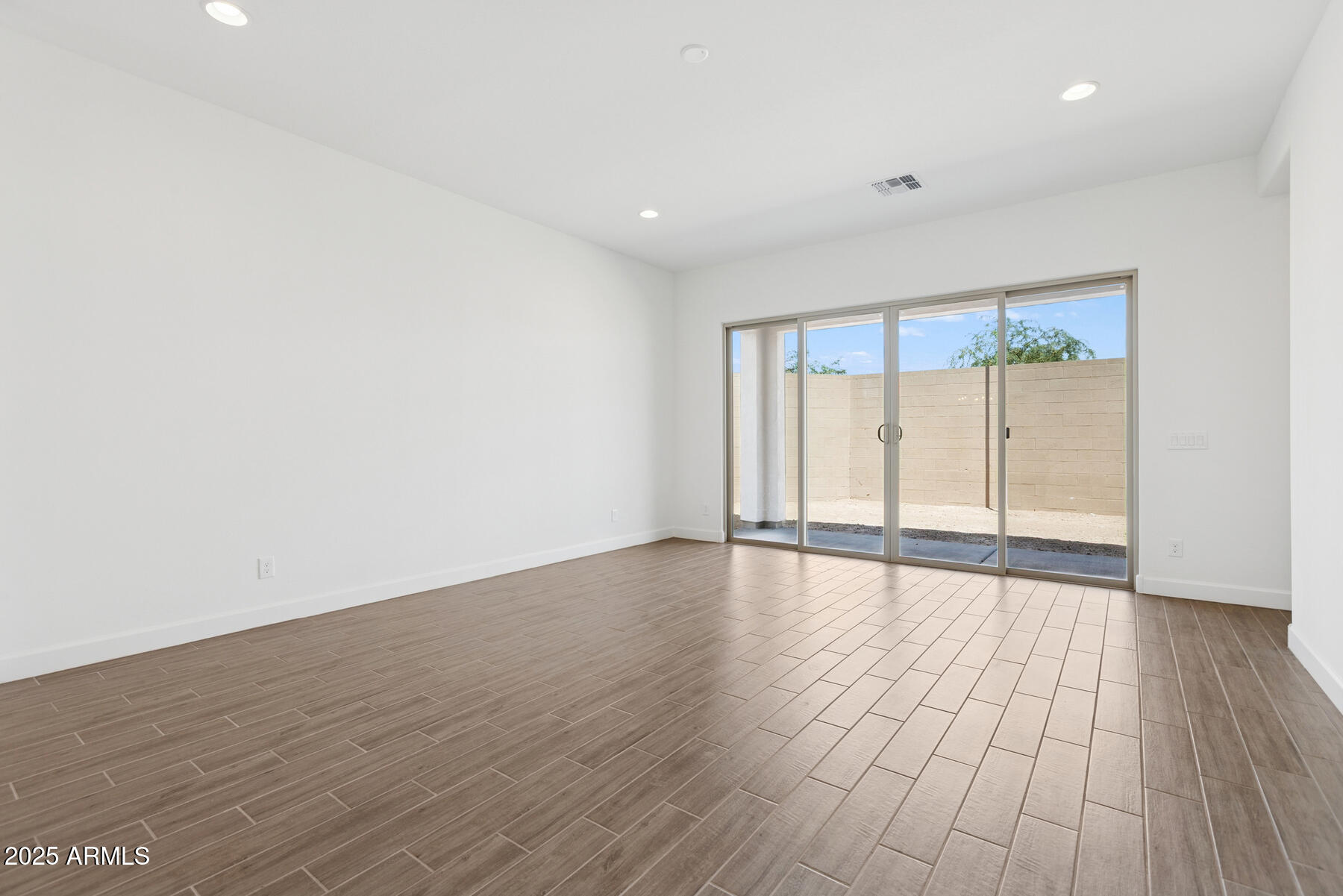 19432 W SAN JUAN Avenue