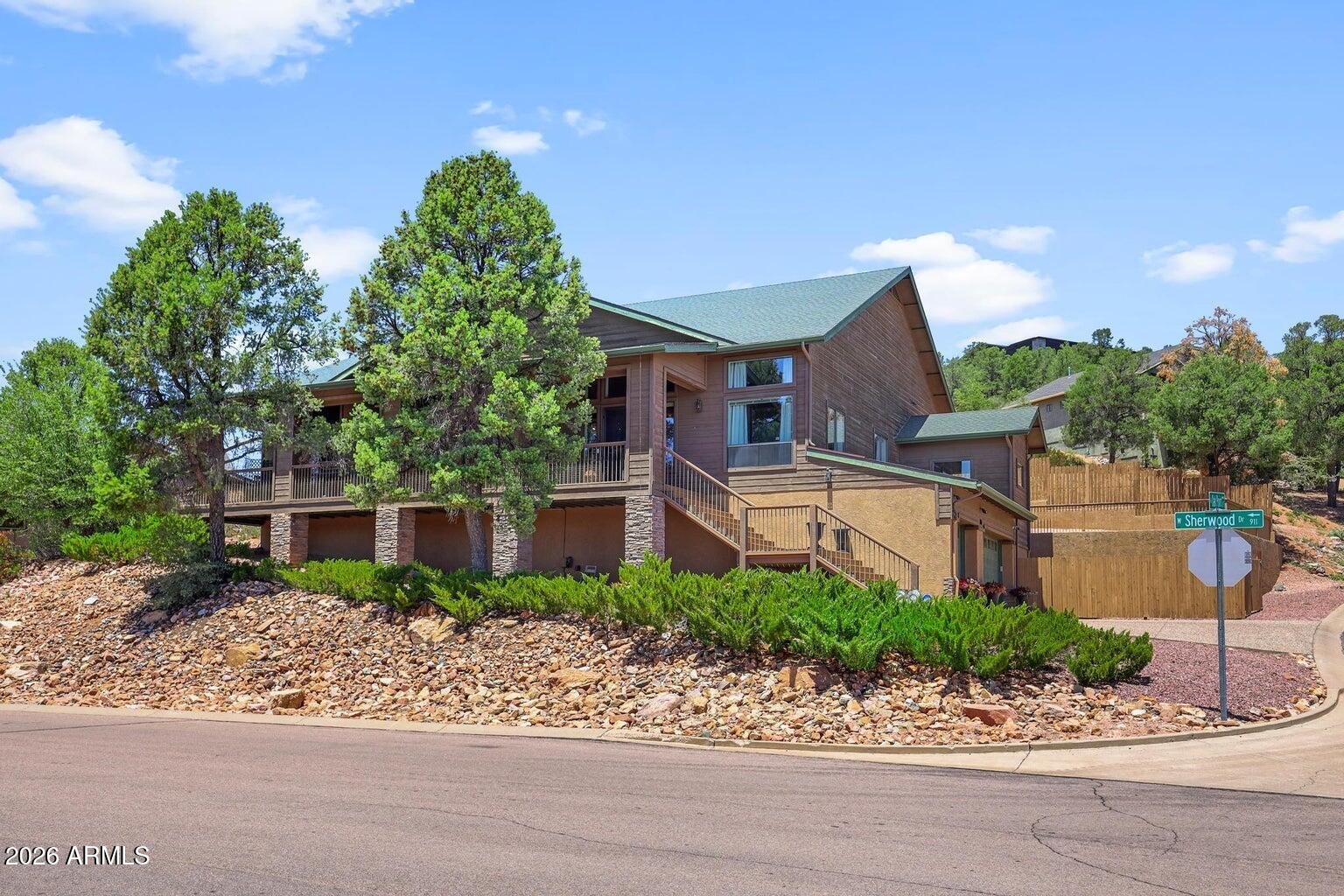 800 N OAK Point
