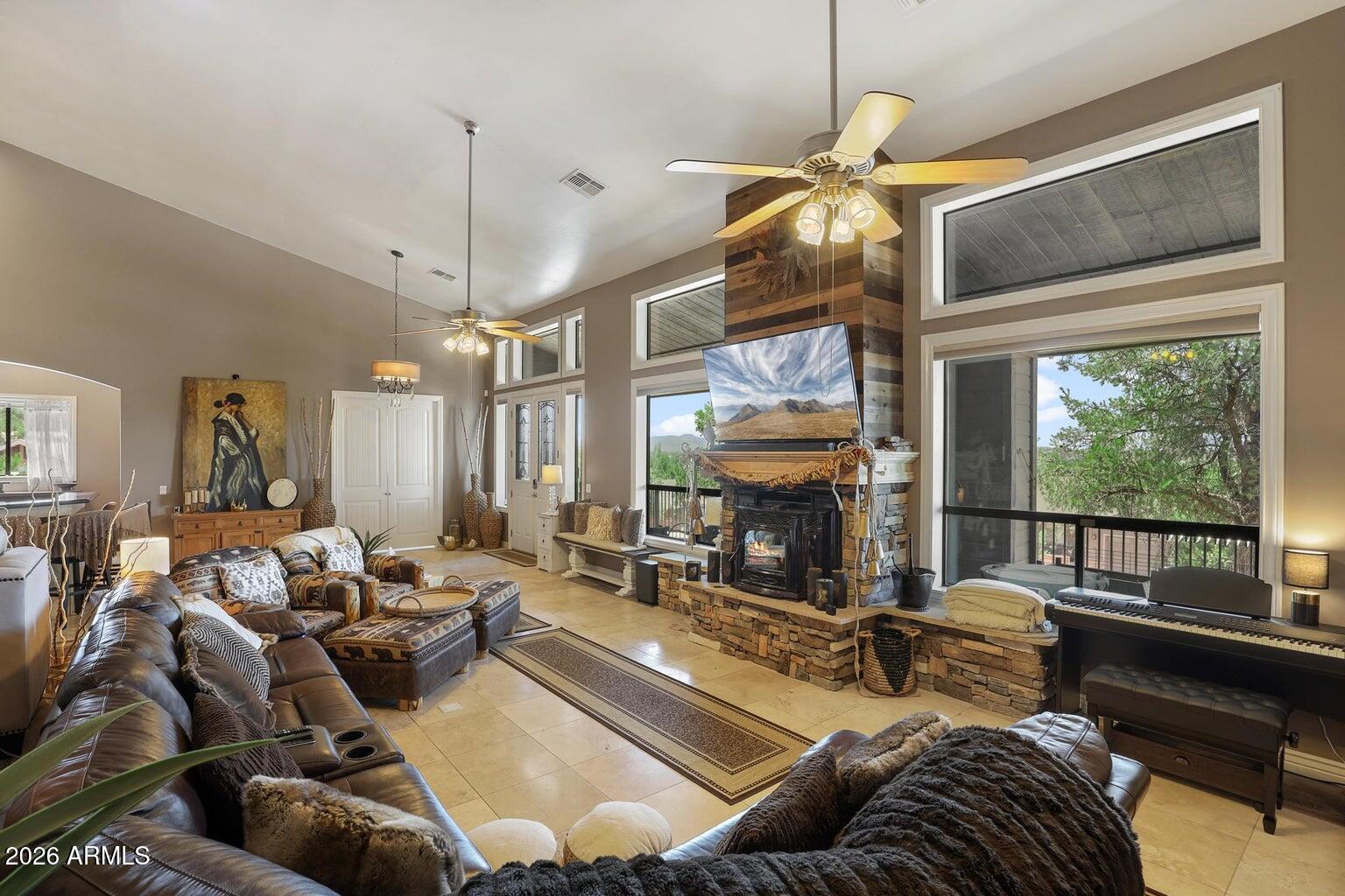 800 N OAK Point