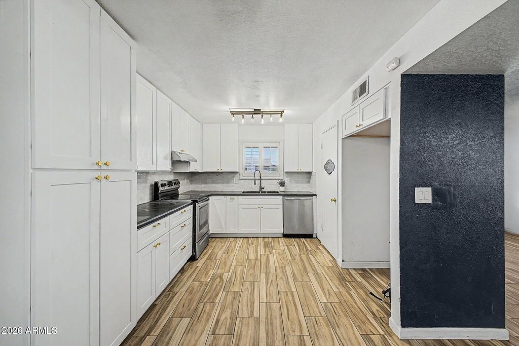 Photo of 329 E Juniper Street, Mesa, AZ 85201 (MLS # 7029262)