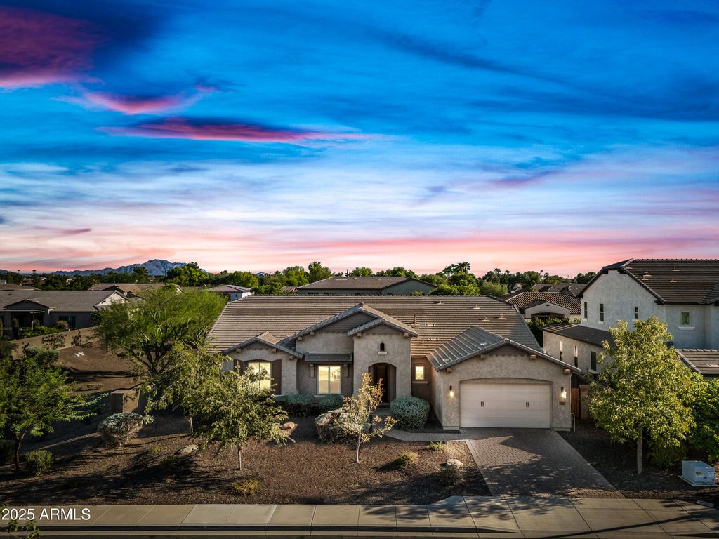 Photo of 909 E Bridgeport Parkway, Gilbert, AZ 85295 (MLS # 6923905)