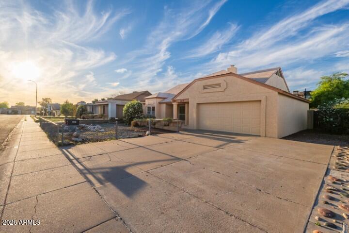 8814 W COOLIDGE Street