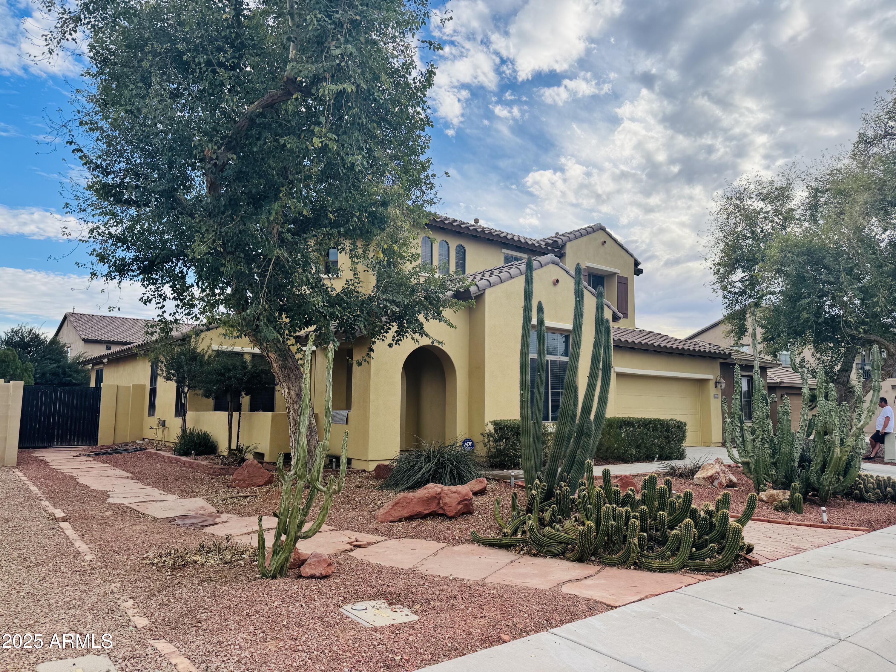 3325 E GRAND CANYON Drive