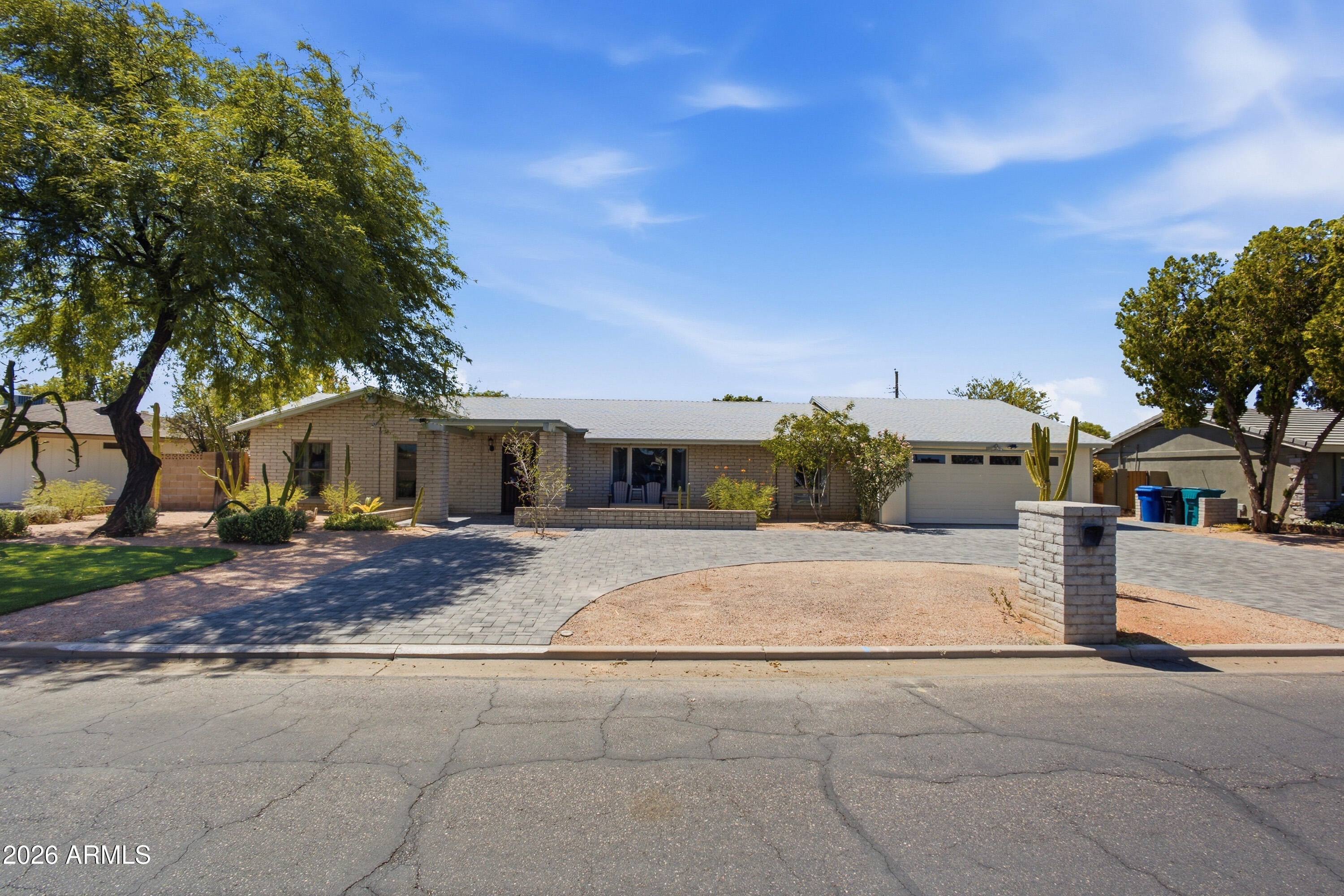 1837 E FOUNTAIN Street
