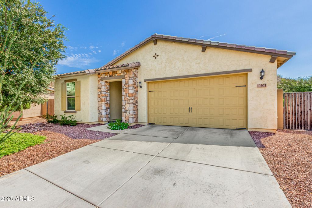 Photo of 10303 W Rosewood Lane, Peoria, AZ 85383 (MLS # 6923434)