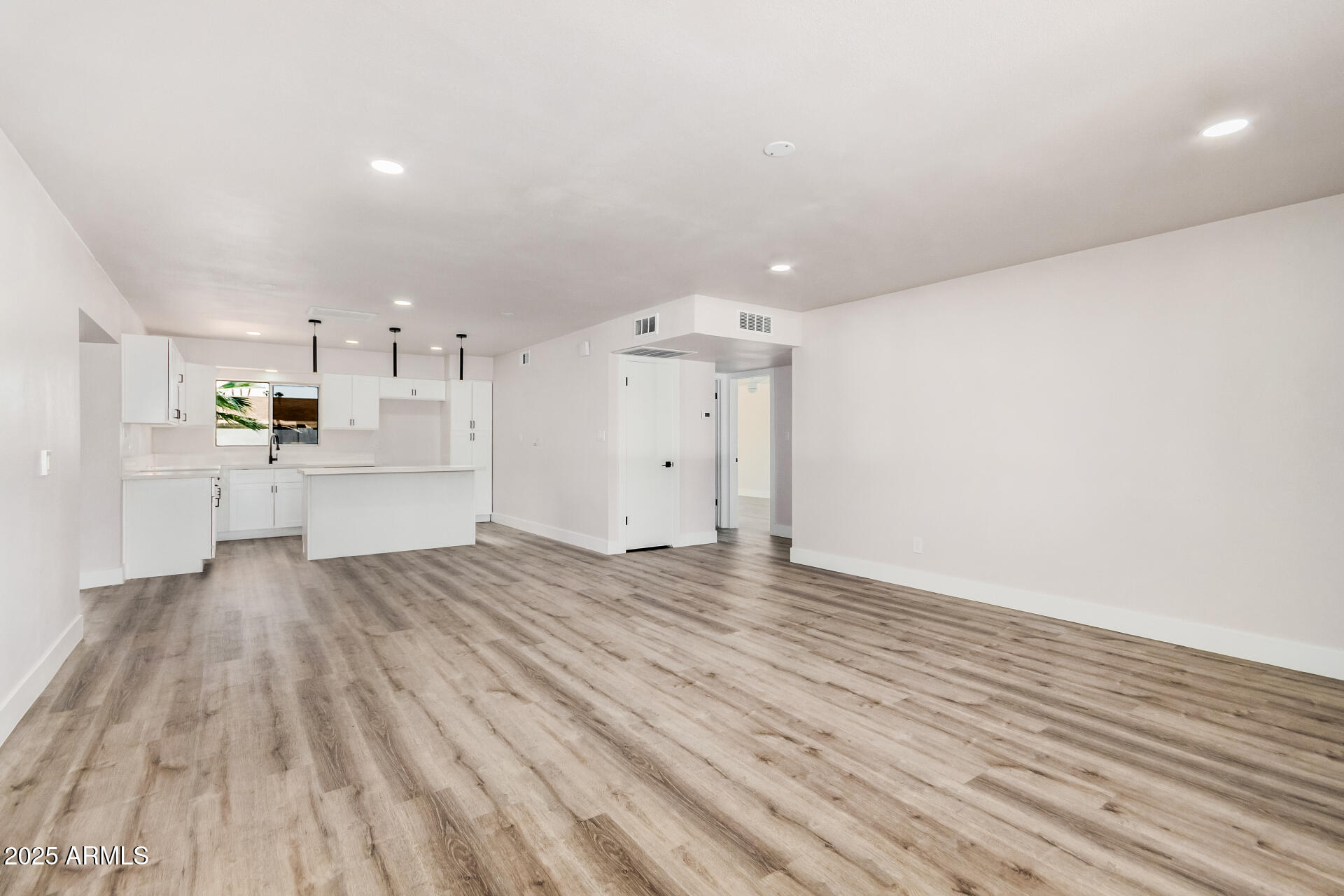 2349 W CONCHO Avenue