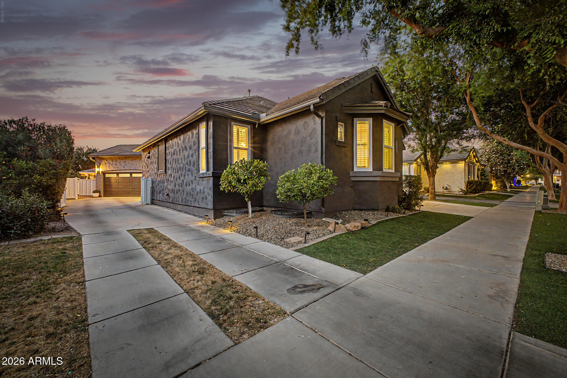 2732 E TAMARISK Street
