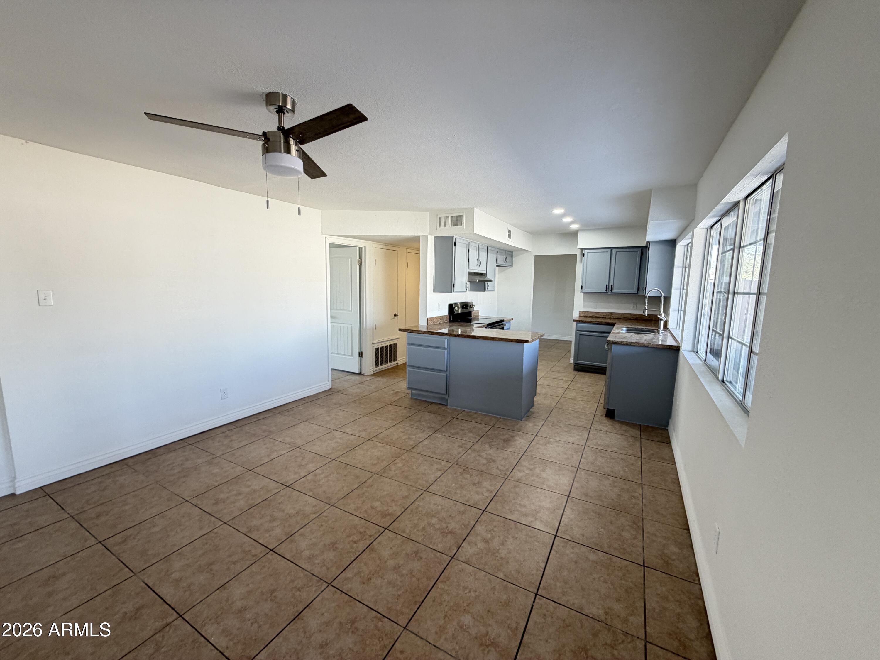 7602 W COLLEGE Drive