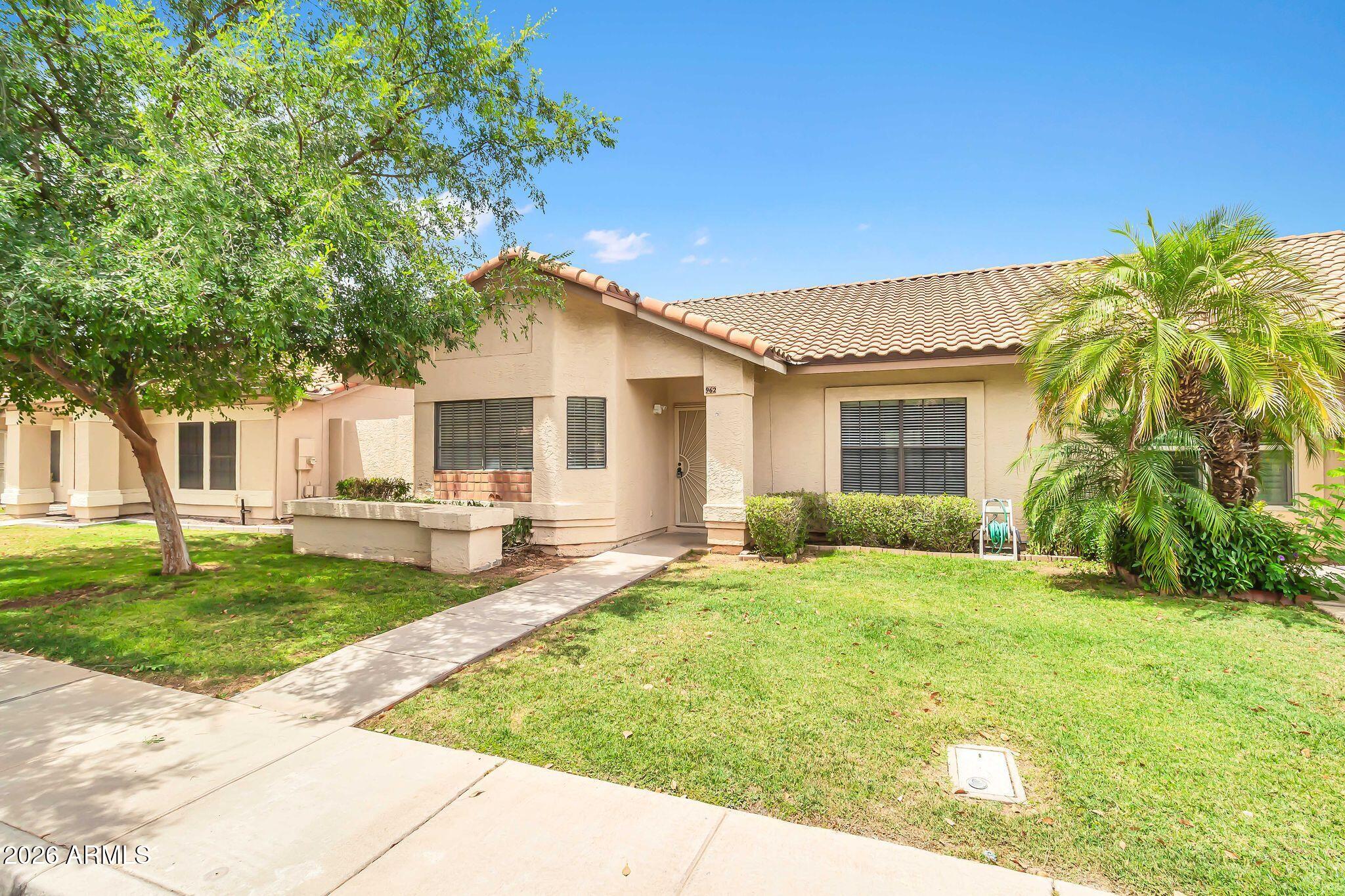 962 E VAUGHN Avenue