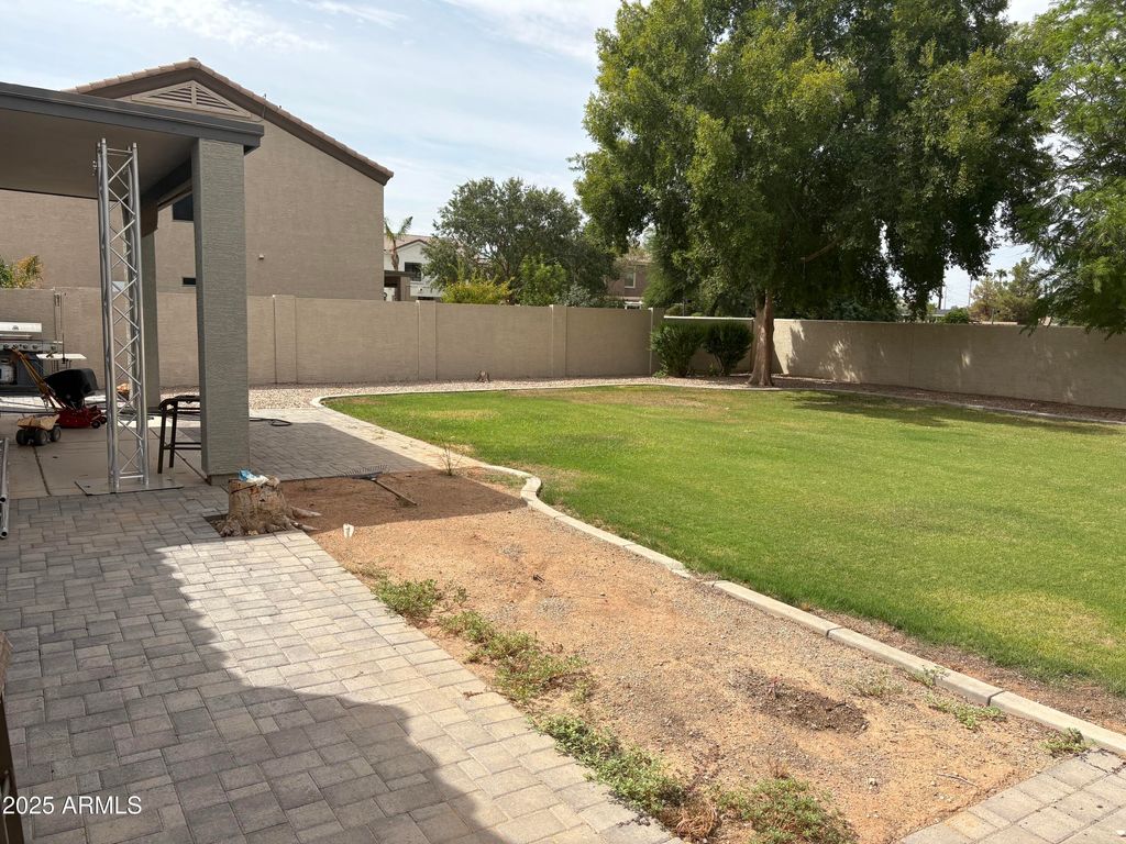 Photo of 620 N Hawk Circle, Gilbert, AZ 85234 (MLS # 6920842)