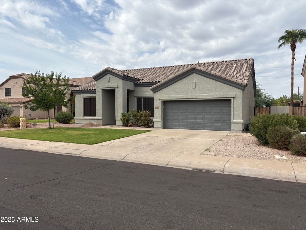 Photo of 620 N Hawk Circle, Gilbert, AZ 85234 (MLS # 6920842)