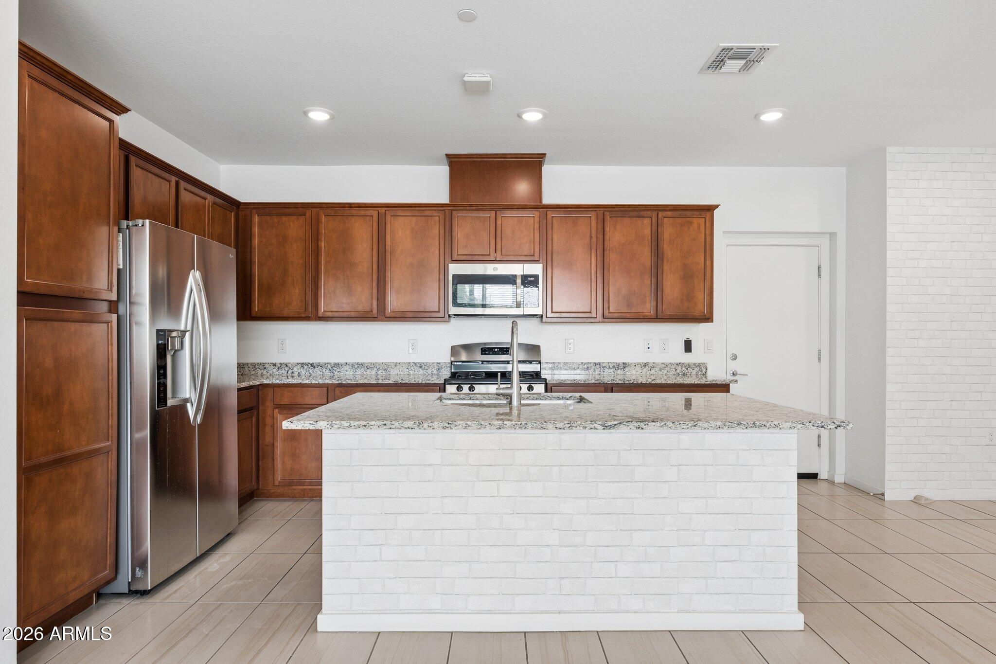 760 E Doral Avenue 101