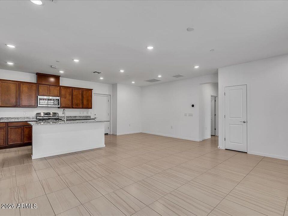 760 E Doral Avenue 101