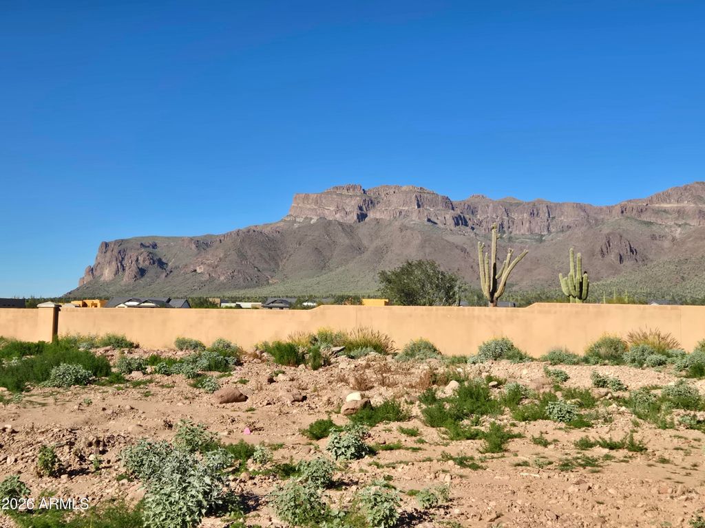 Photo of 2790 S Petroglyph Trail #66, Gold Canyon, AZ 85118 (MLS # 6970561)