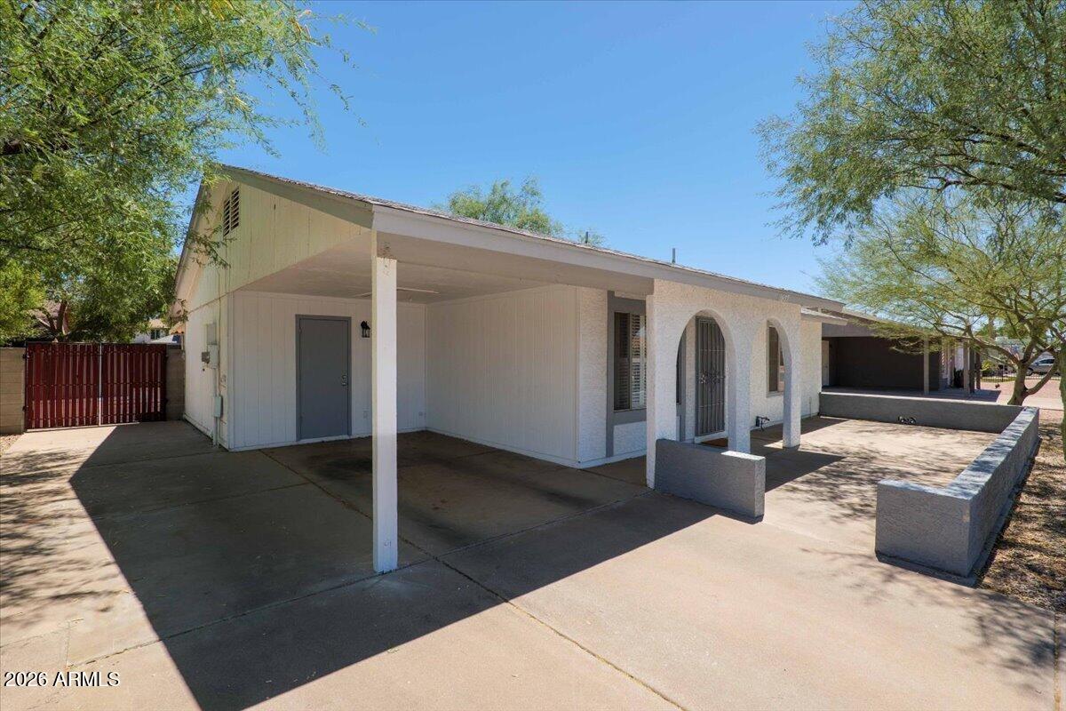 1609 W ESTRELLA Drive
