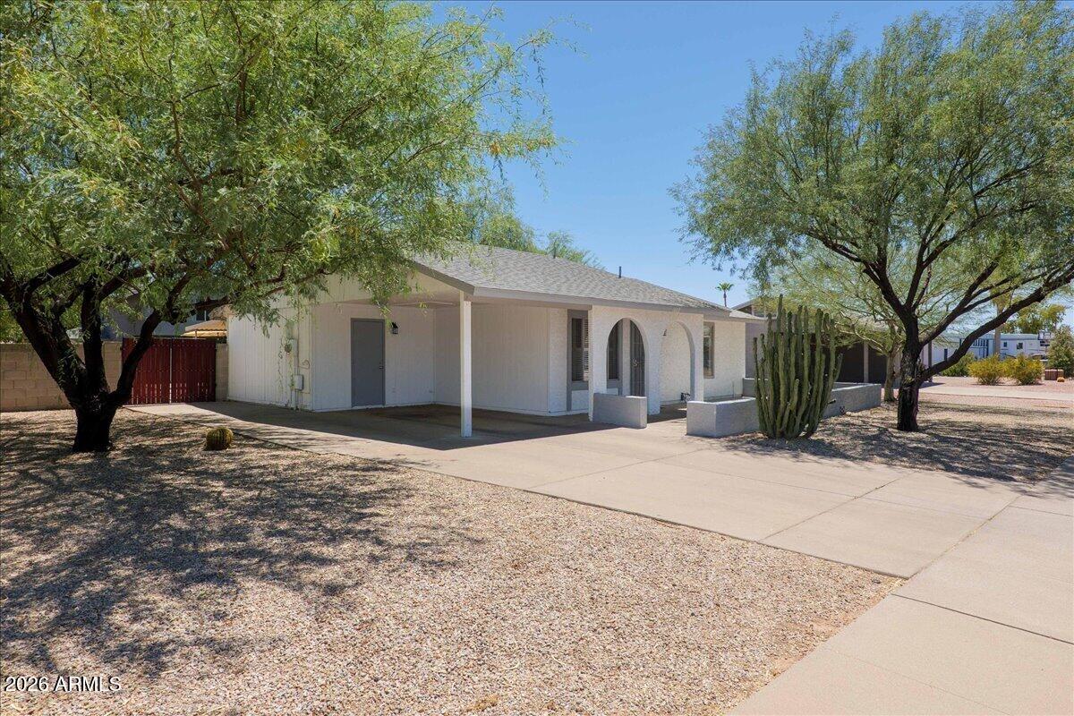 1609 W ESTRELLA Drive