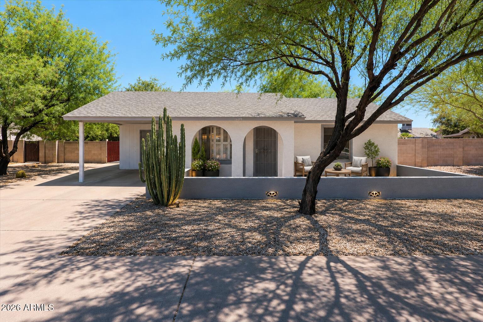 1609 W ESTRELLA Drive
