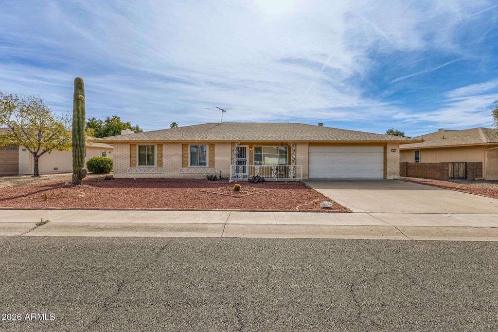 Photo of 9625 W Briarwood Circle N, Sun City, AZ 85351 (MLS # 6990129)