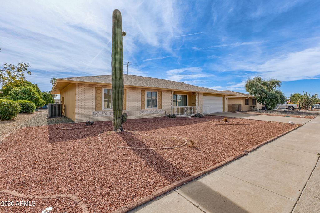 Photo of 9625 W Briarwood Circle N, Sun City, AZ 85351 (MLS # 6990129)
