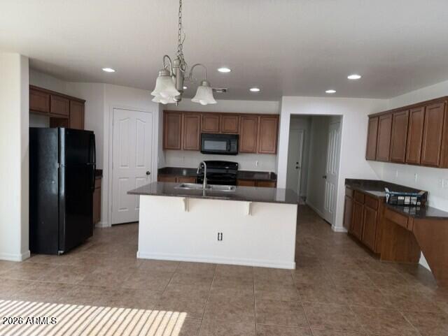 887 W Desert Hills Drive