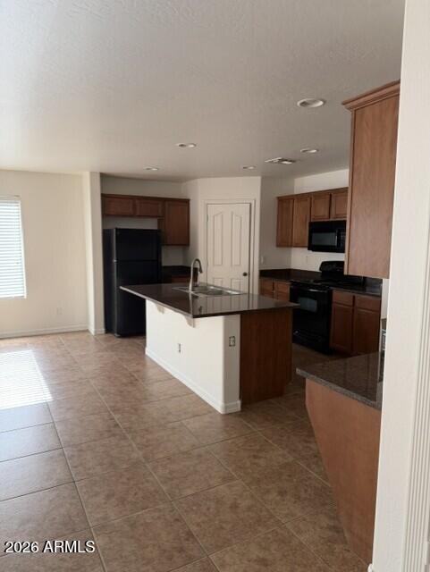 887 W Desert Hills Drive