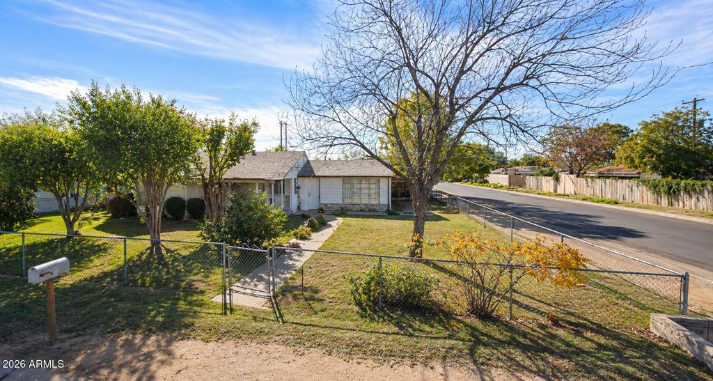 Photo of 2551 W Augusta Avenue, Phoenix, AZ 85051 (MLS # 7020570)