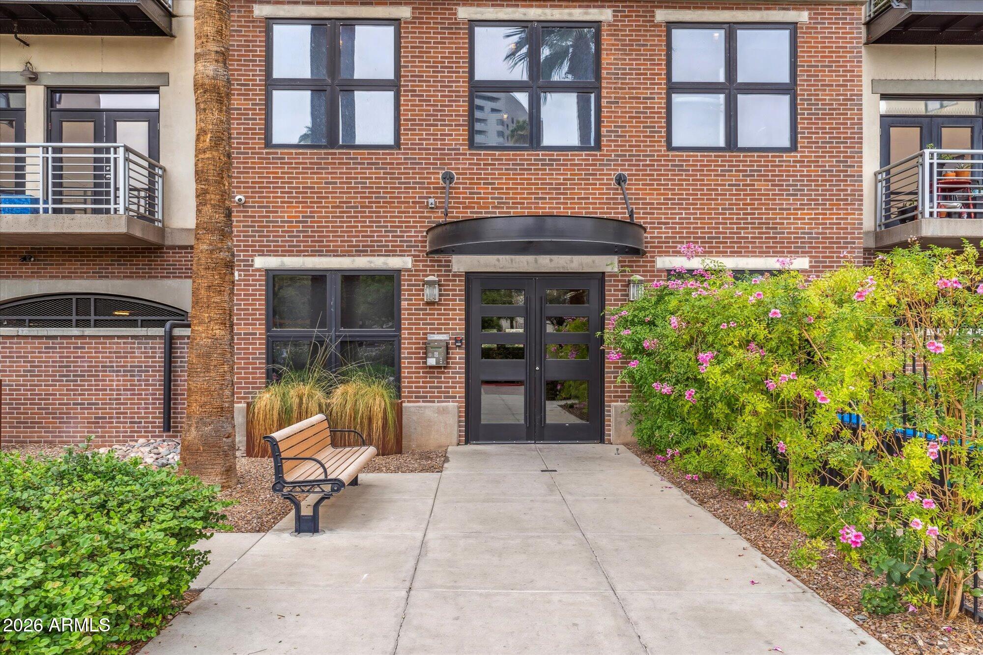 914 E OSBORN Road 202