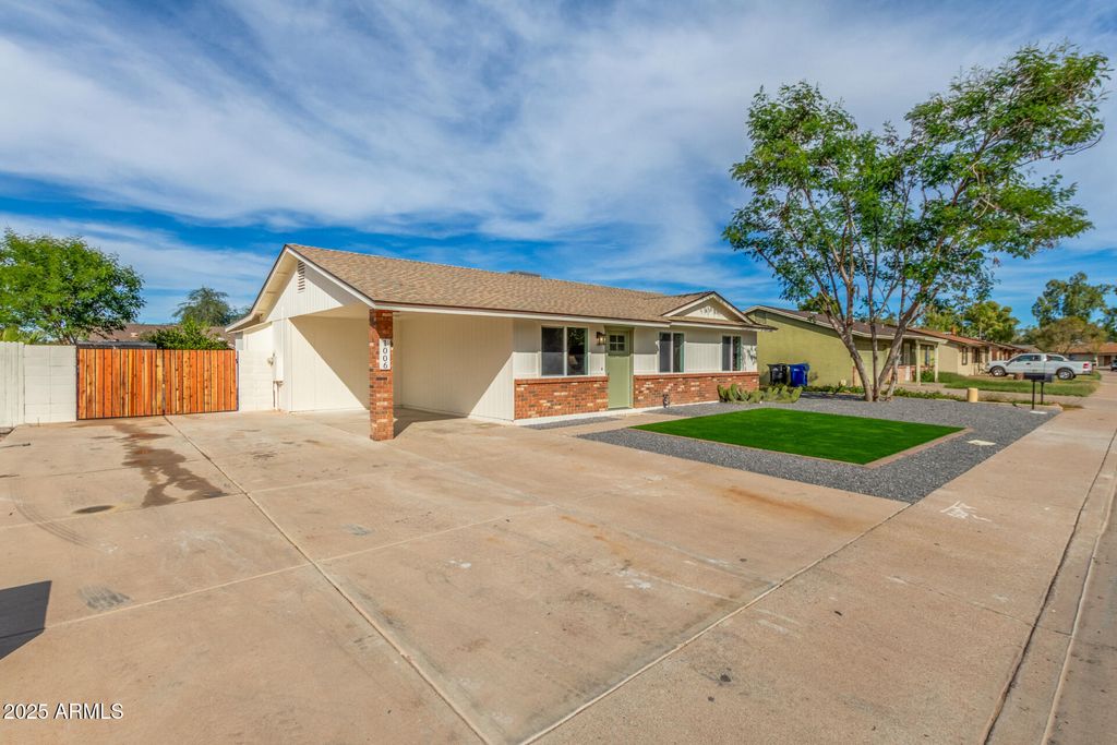 Photo of 1006 W Grandview Street, Mesa, AZ 85201 (MLS # 6952147)