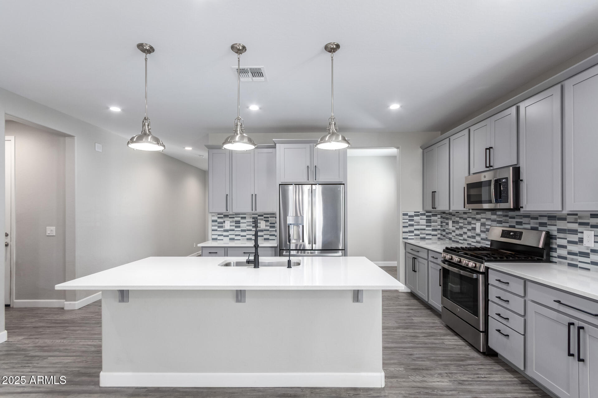 18378 W PIONEER Street