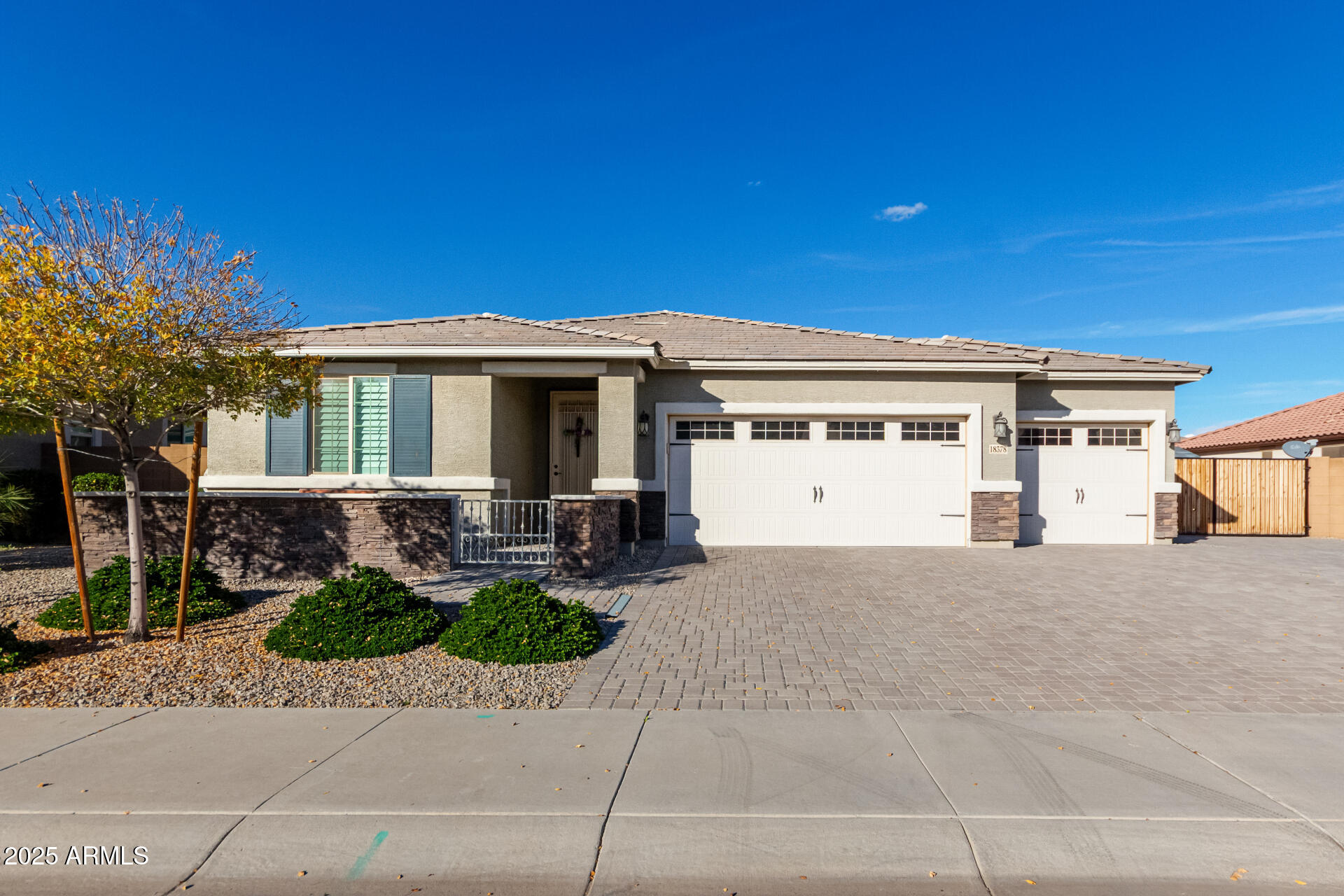 18378 W PIONEER Street